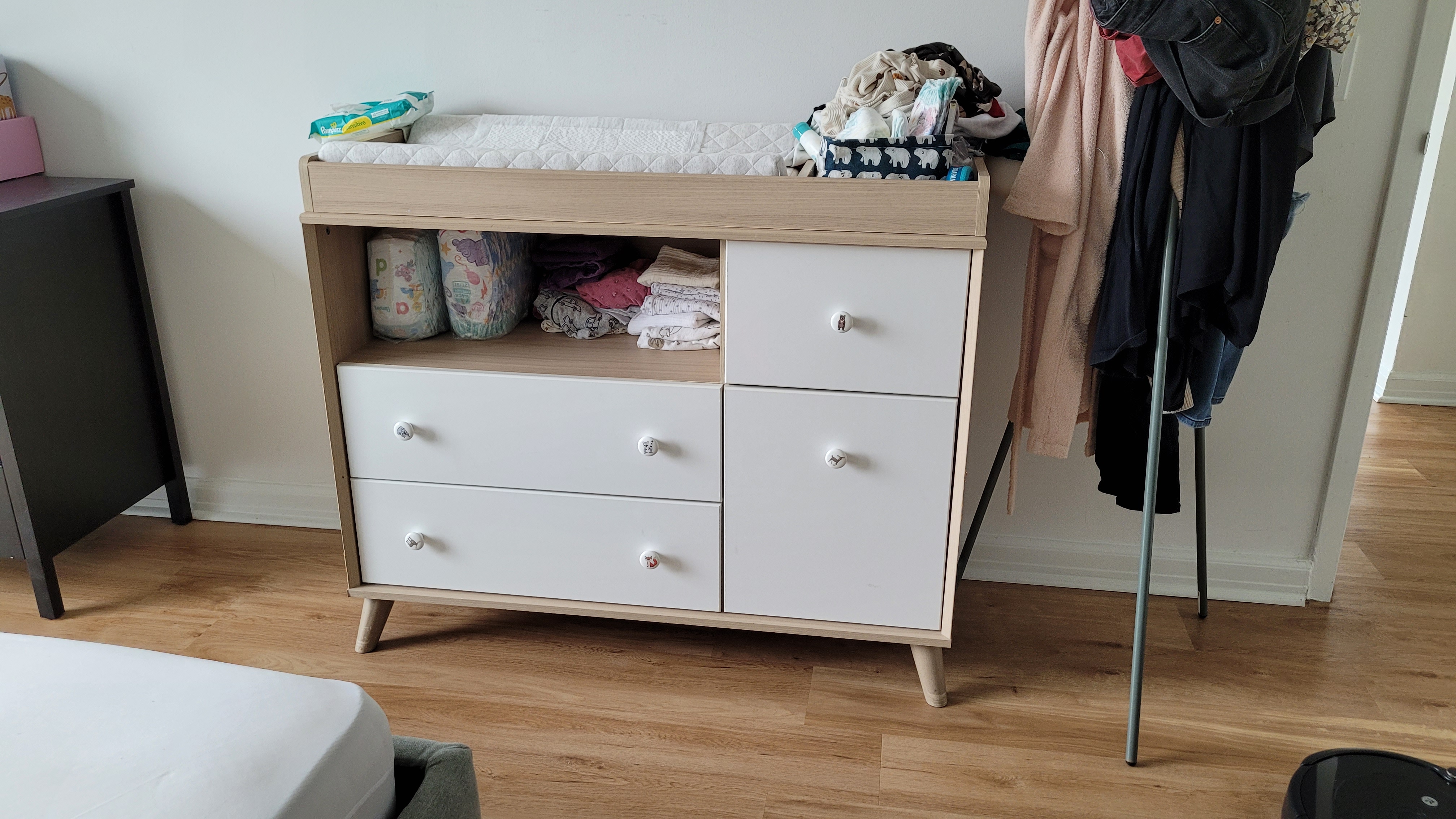 Changing station with washable pad